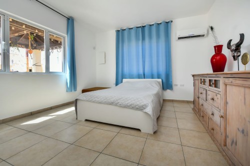 Testeur d'aventures pour les excursions, le parachute ascensionnel et la restauration